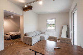 Zimmeransicht mit Couch Little Sis Suite Zimmeransicht mit Couch